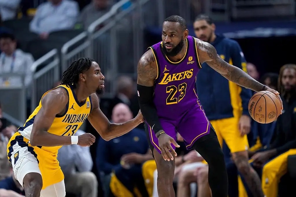 关于詹姆斯连续七场比赛得分超过精彩发挥,曼联挑战极限!的信息